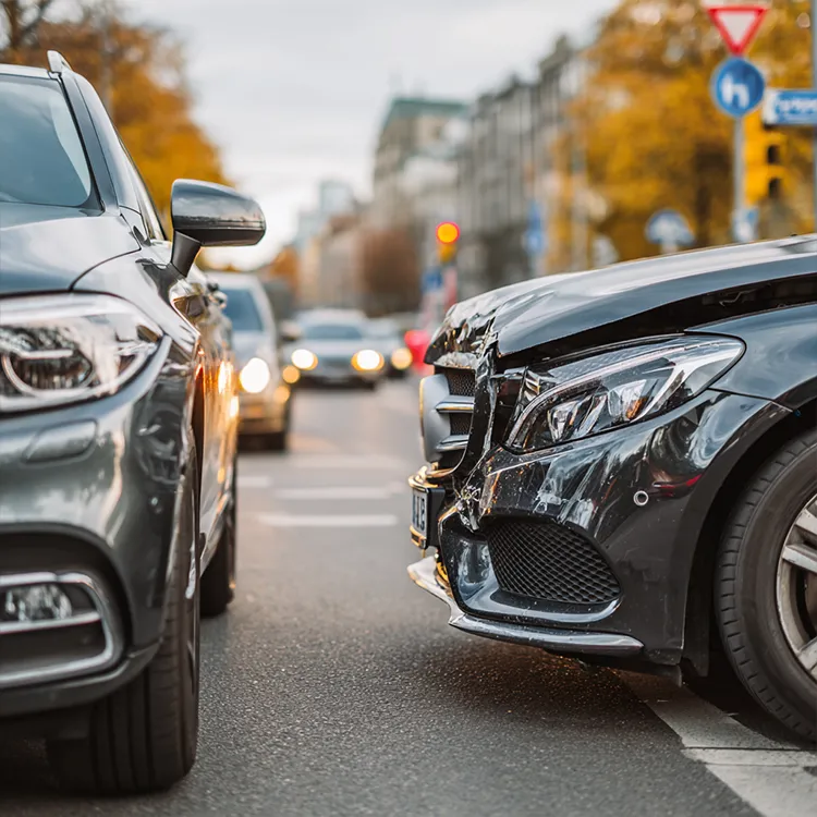 KFZ-Gutachter Jülich nach einem Verkehrsunfall auf einer Kreuzung