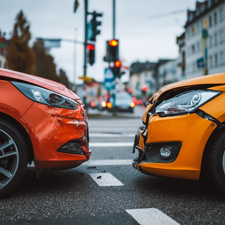 KFZ-Gutachter Lingen nach einem Verkehrsunfall auf einer Kreuzung