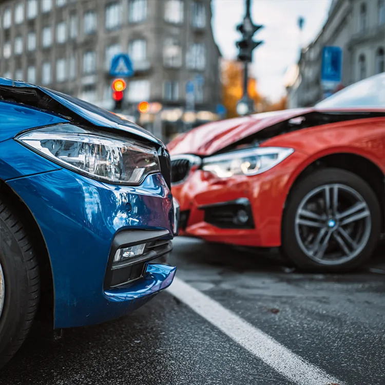 KFZ-Gutachter München nach einem Verkehrsunfall auf einer Kreuzung