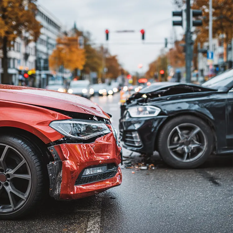 KFZ-Gutachter Oldenburg nach einem Verkehrsunfall auf einer Kreuzung