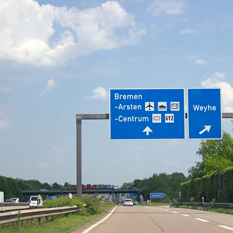KFZ-Gutachter Bremen an der Autobahn A1 KFZ-Gutachter Bremen im Einsatz an einer Unfallstelle auf der Autobahn A1